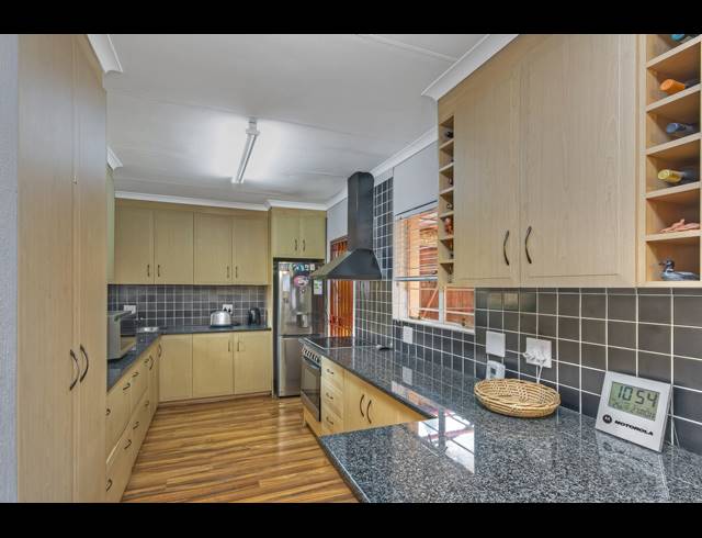 3 BEDROOM FREEHOLD FOR SALE IN PAULSHOF